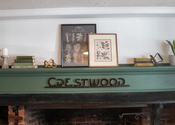 Pet Friendly hotel: Inn At Crestwood