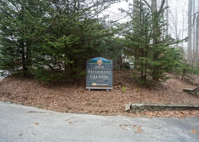 Pet Friendly hotel: Inn At Crestwood